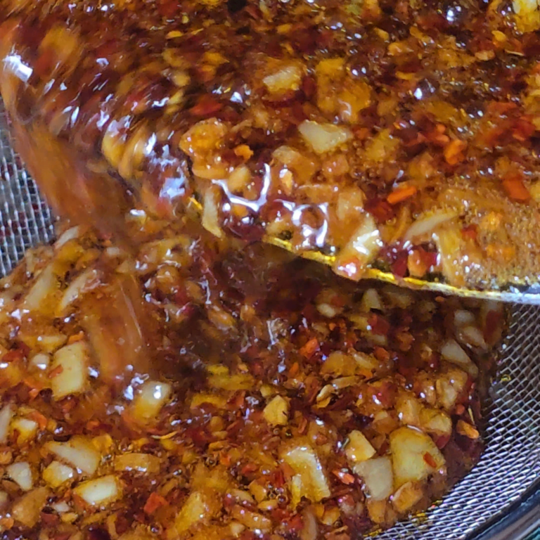 Homemade Chili Oil Recipe (Quick & Easy)